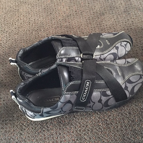 Coach Shoes - COACH “KARRAAH” SNEAKERS 😍